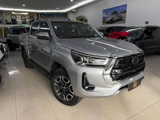 TOYOTA HILUX 2.8 D-4D TURBO DIESEL CD CONQUEST 4X4 AUTOMÁTICO